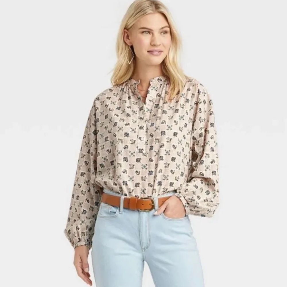 Universal Threads Cream/Blue Floral Balloon sleeves. Size XL. NWT